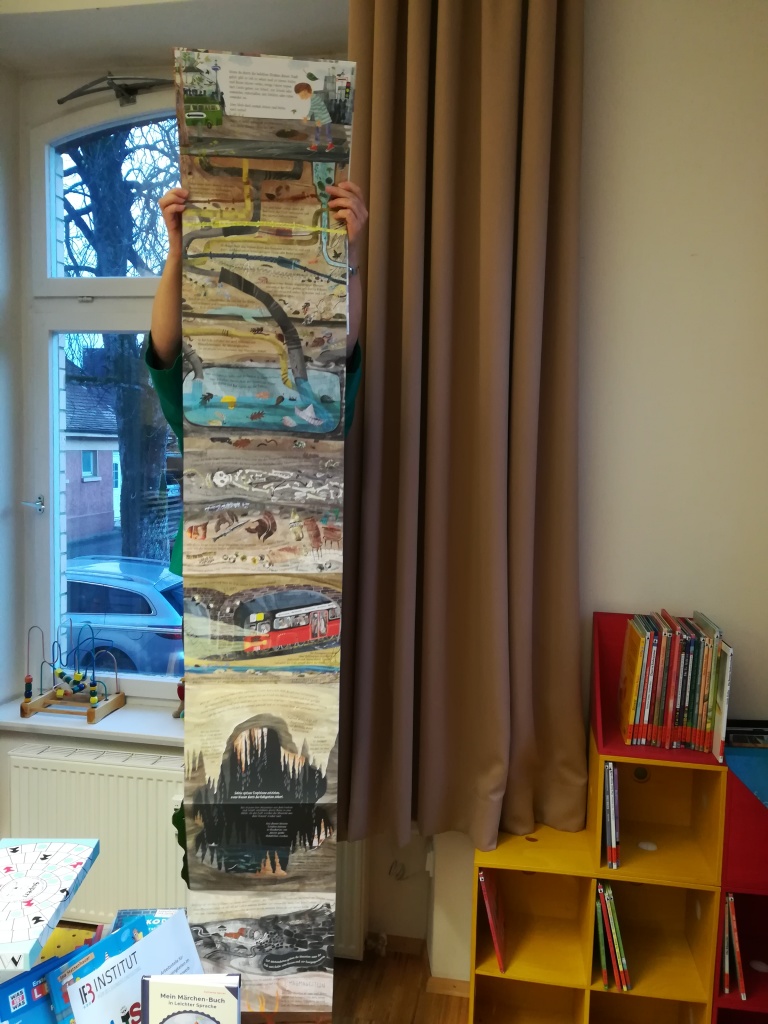 Gabriele Seuffert präsentiert ein besonders schön gestaltetes Kinderbuch